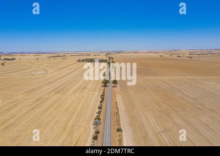 Straße durch das Hinterland von Western Australia Stockfoto