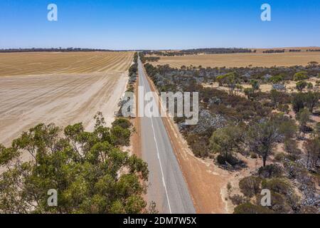 Straße durch das Hinterland von Western Australia Stockfoto