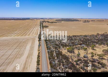Straße durch das Hinterland von Western Australia Stockfoto