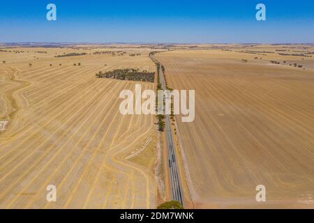 Straße durch das Hinterland von Western Australia Stockfoto