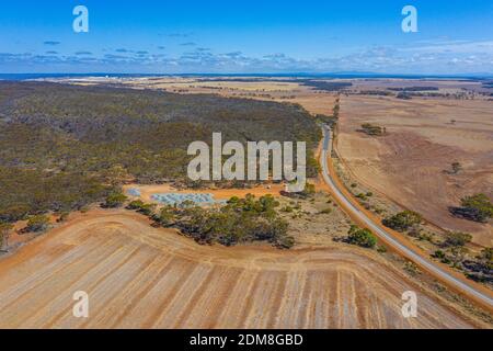 Straße durch das Hinterland von Western Australia Stockfoto