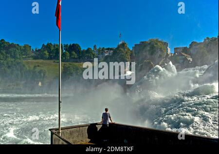 Der Rheinfall Zur Zeit Der Schneeschmelze In Den Alpen, Laufen-Uhwiesen Bei Schaffhausen, Schweiz Stockfoto