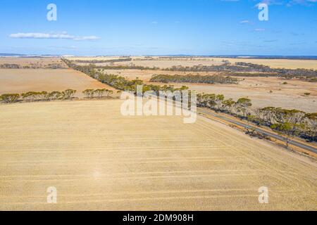 Straße durch das Hinterland von Western Australia Stockfoto