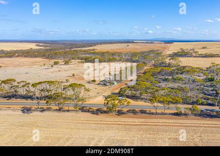 Straße durch das Hinterland von Western Australia Stockfoto