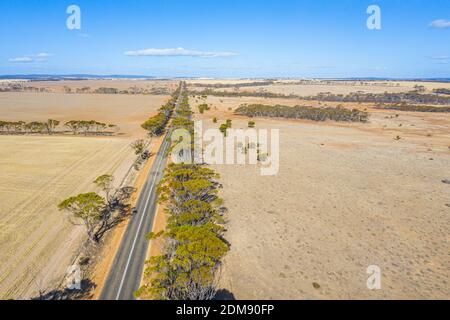 Straße durch das Hinterland von Western Australia Stockfoto