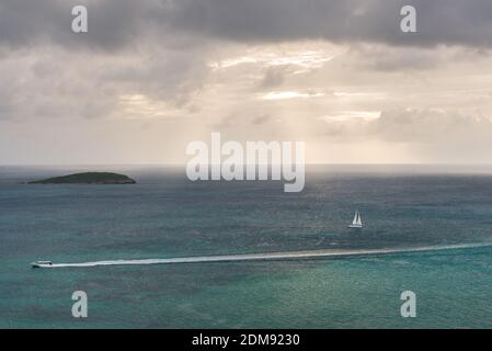 Luftaufnahme der Marigot Bucht von Fort Louis Aussichtspunkt, Sint Marteen Stockfoto