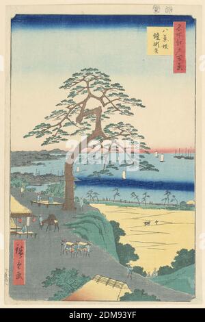 Typische Szene auf dem Tokaido, Ando Hiroshige, japanisch, 1797–1858, Holzblock-Druck in farbiger Tinte auf Papier, während die Kaufmannsklasse während dieser friedlichen Periode als die niedrigste Klasse galt, hebt Hiroshige diese Arbeiterklasse als Musen für seine Kunstwerke hervor. Im Vordergrund des Aufdrucks stehen zwei Arbeiterpaare, die wichtige Personen tragen. Es war in dieser Zeit nicht ungewöhnlich, dass Samurai-Familien auf dem Tokaido auf diese Weise reisen. Direkt hinter diesen Männern ist ein Mann, der ein Pferd führt und vielleicht diese Stadt als Raststation nutzt. Andere Figuren werden im gleichen Abstand um den Druck herum platziert Stockfoto