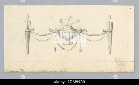 Design für ein Frieze, Graphit, Stift und Tinte, Pinsel und waschen auf Papier, in der Mitte, ein rauchende Brazier mit Griffen. Es wird von Fackeln gebunden unterstützt., Italien, 1820–1830, Ornament, Zeichnung Stockfoto