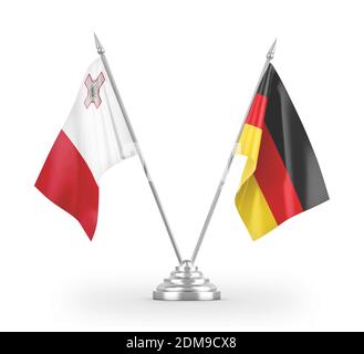 Deutschland und Malta Tischflaggen isoliert auf weißem 3D-Rendering Stockfoto