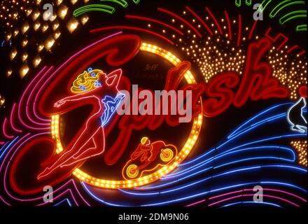 Neon-Schild in Las Vegas, NV Förderung einer Show namens Splash Stockfoto