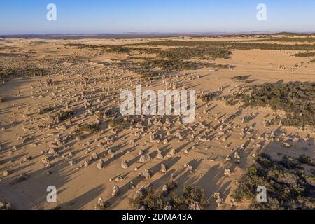 Sonnenuntergang über der Pinnacles Wüste in Australien Stockfoto