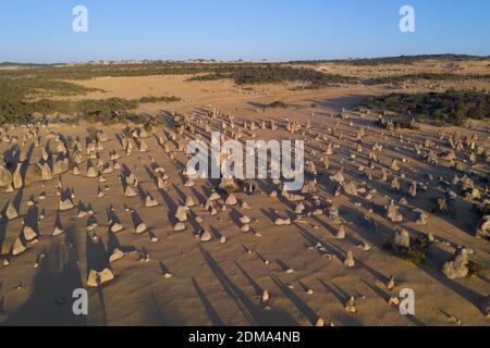 Sonnenuntergang über der Pinnacles Wüste in Australien Stockfoto