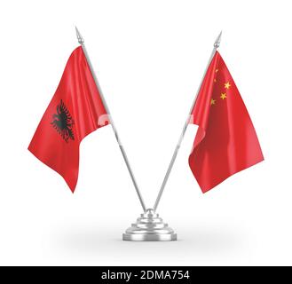 China und Albanien Tischflaggen isoliert auf weißem 3D-Rendering Stockfoto