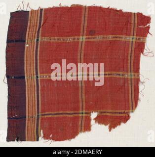 Fragmente, Medium: Seidentechnik: Leinwandbindung, Fragmente gewebter Seide in unregelmäßigem Plaid in rot mit dunkelblau, braun und creme., 13. Jahrhundert, gewebte Textilien, Fragmente Stockfoto