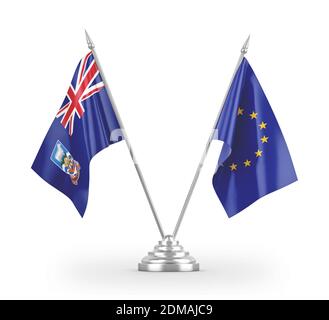 Europäische Union und Falklandinseln Tischflaggen isoliert auf weiß 3D-Rendering Stockfoto