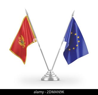 Tischflaggen der Europäischen Union und Montenegros isoliert auf weißem 3D Rendering Stockfoto