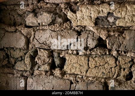 Detail der alten lehmziegel-Wand aus Lehm und Lehmziegeln. Stockfoto