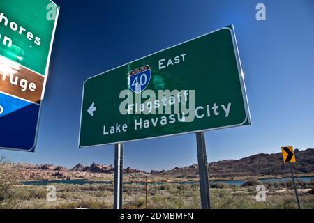 Fahren Sie auf der Interstate 40 in Arizona Stockfoto