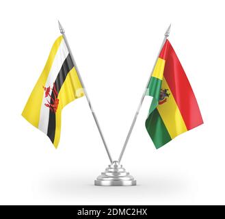 Bolivien und Brunei zwei Tischflaggen isoliert auf weißem 3D Rendering Stockfoto