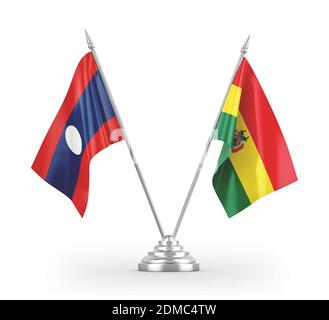 Bolivien und Laos zwei Tischflags isoliert auf weißem 3D-Rendering. Stockfoto