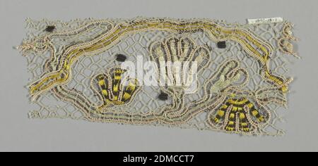 Fragment, Medium: Seide Technik: Klöppelspitze, mehrfarbiges florales Design mit Boden in hellgrüner Seide, 19. Jahrhundert, Spitze, Fragment Stockfoto