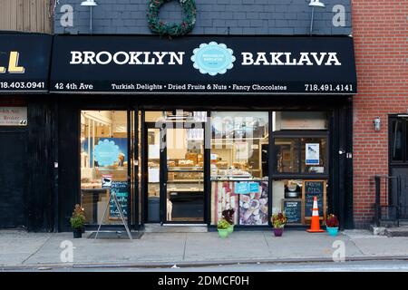 Brooklyn Baklava, 42 4. Ave, Brooklyn, New York. NYC-Schaufensterfoto einer Bäckerei im Nahen Osten im Cobble Hill-Viertel. Stockfoto