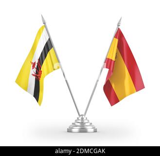 Spanien und Brunei zwei Tischflaggen isoliert auf weißem 3D Rendering Stockfoto