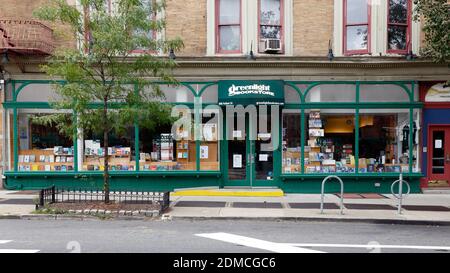 Greenlight Bookstore, 686 Fulton St, Brooklyn, New York. NYC-Schaufensterfoto eines unabhängigen Buchladens im Viertel Fort Greene. Stockfoto