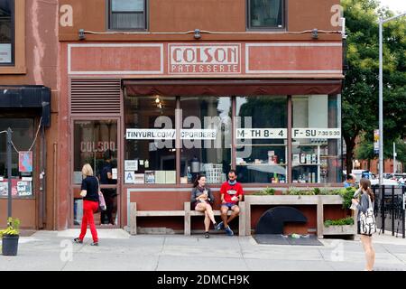 Colson Patisserie, 374 9. Street, Brooklyn, New York. NYC-Schaufensterfoto einer Bäckerei und eines Cafés im Park Slope-Viertel. Stockfoto