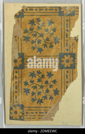 Seitenwand, Blockdruck, Quadrate definiert durch Perle und Rolle und vier Linien. Rosetten in Reserve auf blau in den Ecken. Innen Quadrate fünf strahlende Äste mit Blättern., USA, ca. 1800, Wallcoverings, Sidewall Stockfoto