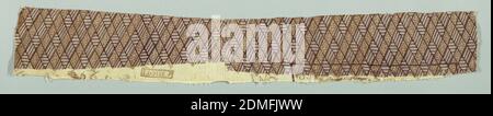 Chef de Piece, Medium: Baumwolle Technik: Block auf Leinwandbindung gedruckt, Diagonale Linien eng mit Muster gefüllt. Ein Satz diagonaler Linien enthält Hieroglyphen-ähnliche Formen. Zwei Violett und Gelb., seine et Marne, Frankreich, 1790–99, bedruckte, gefärbte & bemalte Textilien, Chef de Piece Stockfoto