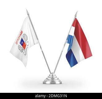 Niederlande und Mayotte Tischflags isoliert auf weißem 3D-Rendering Stockfoto