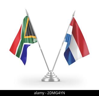 Niederlande und Südafrika Tischflaggen isoliert auf weißem 3D Rendering Stockfoto