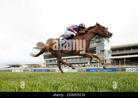 Datei-Foto vom 07-06-2020 von Ryan Moore Reiten Liebe auf ihrem Weg zum Gewinn der Qipco 1000 Guineas Stakes auf Newmarket Racecourse. Stockfoto