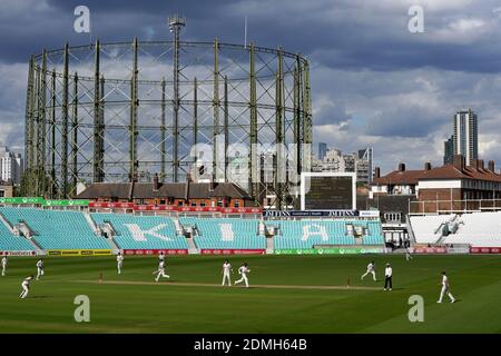 Datei Foto vom 01-08-2020 von Match-Action zwischen Surrey und Middlesex während des ersten Tages des Bob Willis Trophy Spiel im Kia Oval, London. Stockfoto