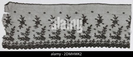 Fragment, Medium: Seidentechnik: Maschinell gefertigt, Schwarze Spitze mit verstreuten Blüten über schmalem Blumenrand., Frankreich, 1850–99, Spitze, Fragment Stockfoto