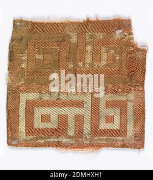 Fragment, Medium: Leinenkarp, Seidenweftechnik: 2/1 Twill nach Komplementärweften gemustert, Terra cotta Boden mit weißem Laubsägemotiv., Deutschland oder Spanien, 13.–14. Jahrhundert, gewebte Textilien, Fragment Stockfoto