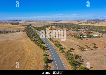 Straße durch das Hinterland von Western Australia Stockfoto