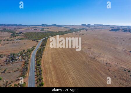 Straße durch das Hinterland von Western Australia Stockfoto