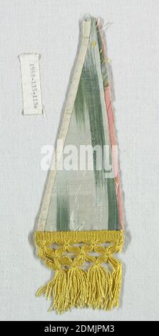 Fragment, Medium: Seide Technik: Karpierte Leinwandbindung gemustert durch karpgefärbte (möglicherweise bedruckte) Streifen, Ikat-ähnliche Warpstreifen in zwei Schattierungen von Pink, Magenta, Gelb und Grün. Komponente 'e' hat gelbe Seidenfransen aufgetragen. Komponenten 'd,g' haben ikat-ähnliche Kettstreifen in grün und blau., Frankreich, 19. Jahrhundert, bedruckte, gefärbte & bemalte Textilien, Fragment Stockfoto