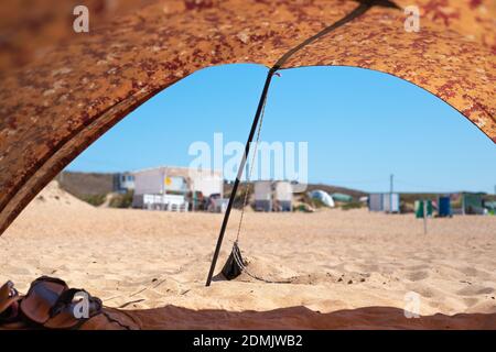 Rest at the sea in a tent. View from the tent to the camping. Summer tourism. Stockfoto