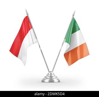 Irland und Indonesien Tischflaggen isoliert auf weißem 3D-Rendering Stockfoto