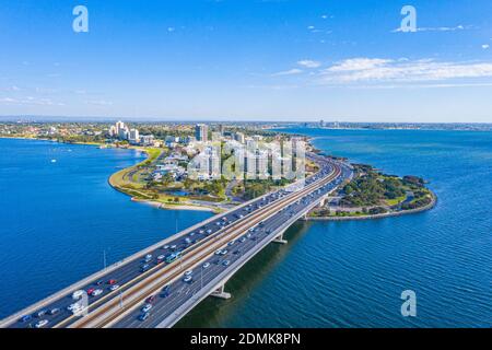 Verengt die Brücke, die nach South Perth in Australien führt Stockfoto