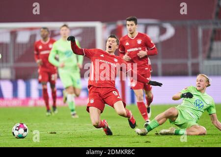 Munich, Germany. 16th Dec, 2020. Robert LEWANDOWSKI, FCB 9  compete for the ball, tackling, duel, header, zweikampf, action, fight against Xaver SCHLAGER, WOB 24  in the match FC BAYERN MUENCHEN - VFL WOLFSBURG 1.German Football League on December 16, 2020 in Munich, Germany.  Season 2020/2021, matchday 12, 1. Credit: Peter Schatz/Alamy Live News Stock Photo