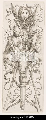 Ornamenti o Grottiche, Stefano della Bella, italienisch, 1610–1664, Radierung auf Papier, Vertikales Rechteck mit symmetrischem Design zum Thema der Jagd. An der Spitze der Kopf der Diana mit einem Mond gekrönt. Unten zwei Jagdhunde und ein Hirschkopf. Unten gekreuzte Speere, ein Bogen und Köcher., Italien, ca. 1653, Ornament, Druck Stockfoto