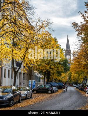 Berlin Zionskirche Evangelische Kirche Fassade und Kirchturm, die Zionskirche im neo-romantischen Stil im Herbst in Mitte, Berlin, Deutschland Stockfoto