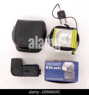 GOMEL, WEISSRUSSLAND - 16. DEZEMBER 2020: Fill 11 Norma und Unomat B24 Auto-Blitzleuchten. Stockfoto