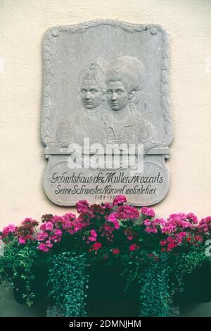 Österreich, Salzburg, Gedenktafel im Mozarthaus in St. Gilgen, Geburtshaus der Mutter Mozarts Stockfoto