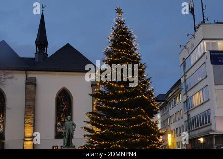 ESSEN, DEUTSCHLAND - 16. Dezember 2020: Deutschland, Essen, Markt, Dezember 16. 2020, 5.52 Uhr. Teilansicht der 1043 gegründeten Marktkirche, ehemals Gertrudi Stockfoto