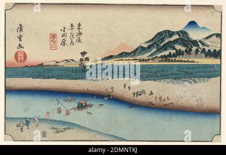 Holzschnitt aus Tokaido Gojusan Tsugi-na Uchi (53 Stationen auf dem Tokaido), Ando Hiroshige, japanisch, 1797–1858, Holzschnitt (Ukiyo-e) auf Maulbeerpapier (washi), Blick auf den Fluss mit Bergen rechts; Bauern, die über den Fluss arbeiten und Reisfelder in der mittleren Entfernung., Japan, 19. Jahrhundert, Landschaften, Druck Stockfoto